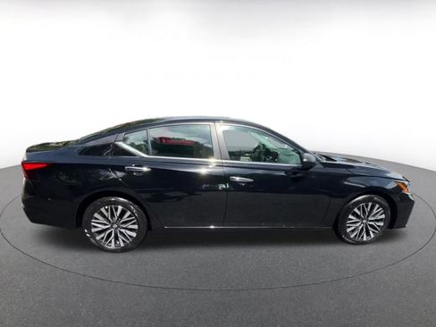 Used 2025 Nissan Altima 2.5 SV FWD image 16