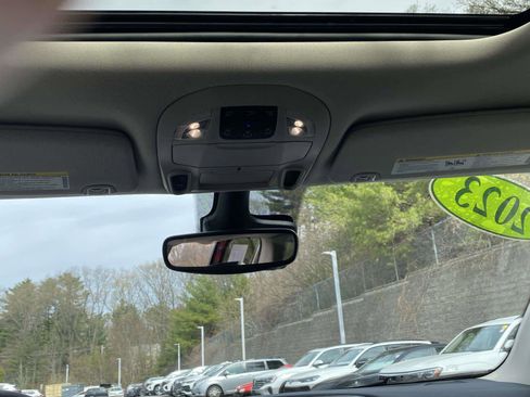 Used 2023 Chrysler Pacifica Touring-L AWD/4WD image 24