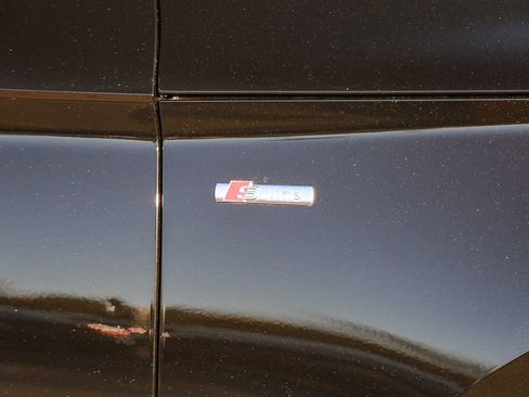 Used 2023 Audi Q5 2.0T Premium w/ Convenience Package image 12