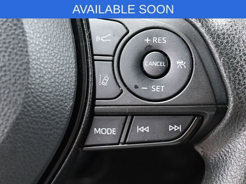 Used 2022 Toyota RAV4 LE image 17