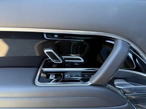New 2025 Land Rover Range Rover SE image 28