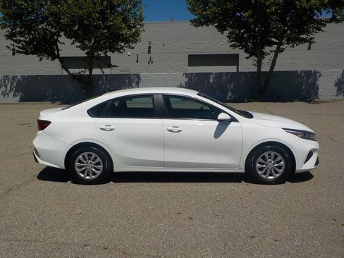 Used 2023 Kia Forte LX FWD image 5