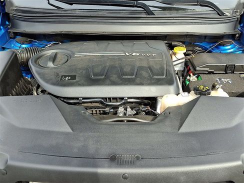 Used 2020 Jeep Cherokee Trailhawk w/ Cold Weather Group image 30