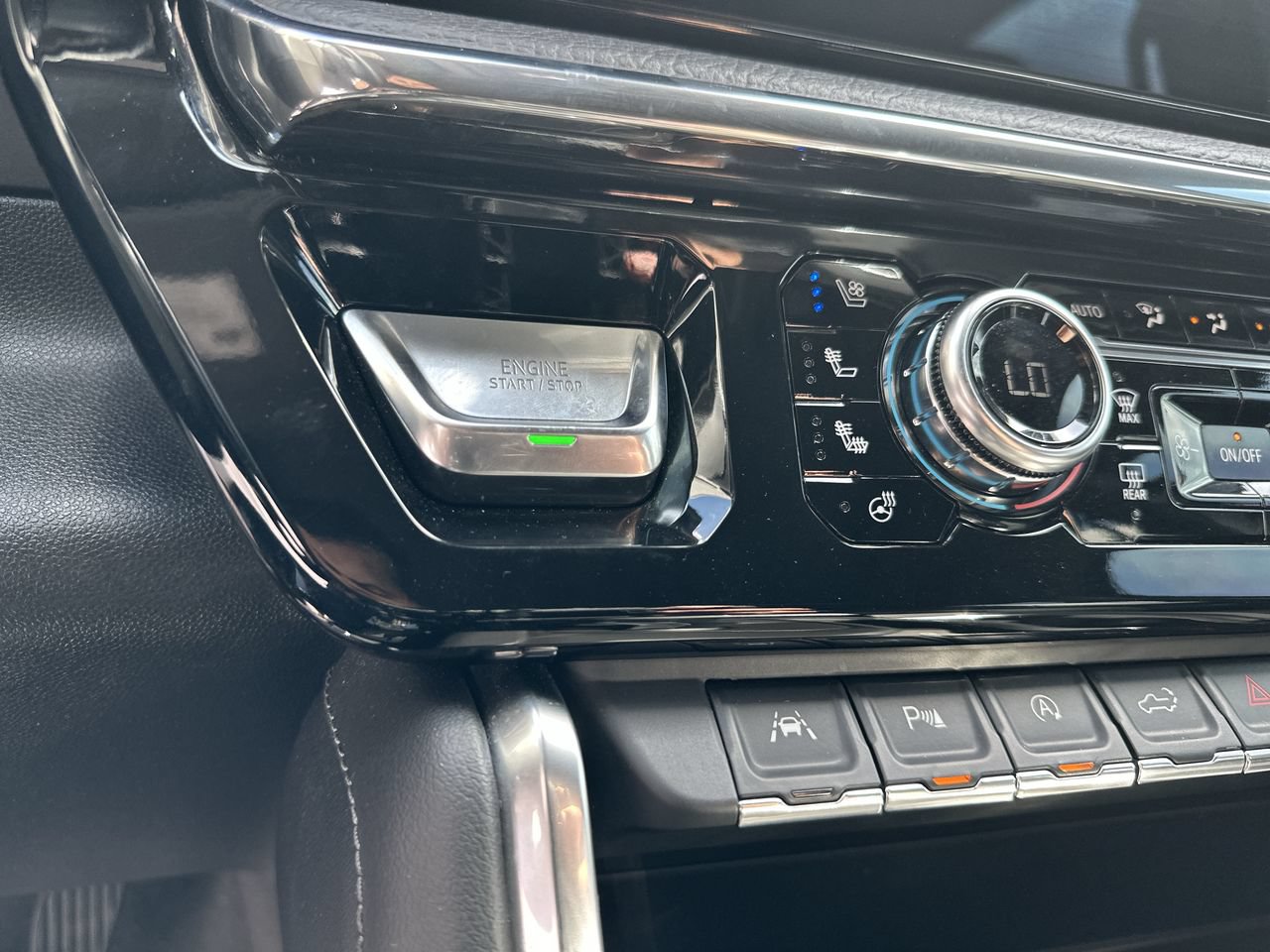 Used 2024 GMC Sierra 1500 Denali AWD/4WD image 13