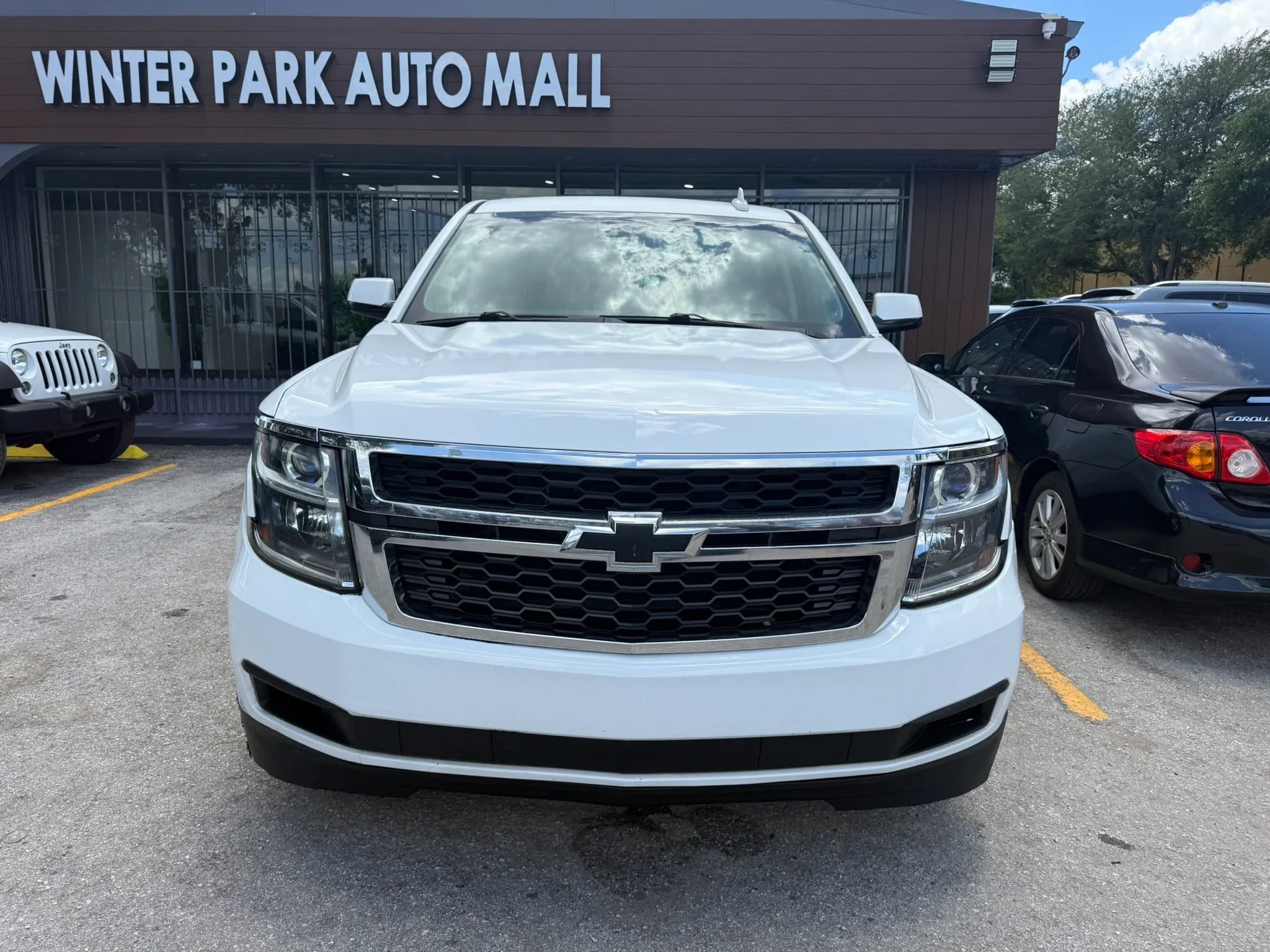 Used 2016 Chevrolet Suburban LT RWD image 2