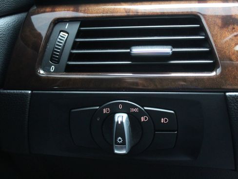 Used 2011 BMW 328i xDrive Sedan AWD/4WD image 15