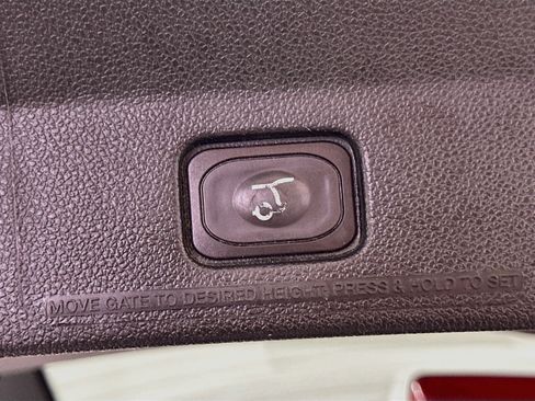 Used 2018 Ford Explorer XLT w/ Equipment Group 202A FWD image 30