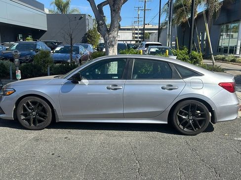 Used 2022 Honda Civic Sport image 2