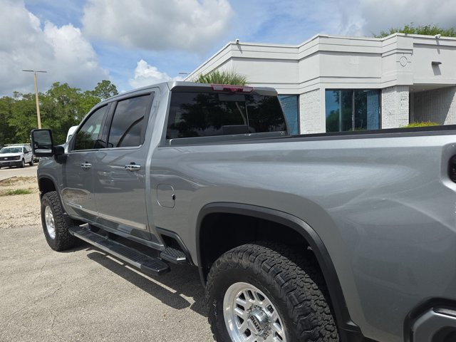 Used 2024 Chevrolet Silverado 2500 High Country w/ High Country Premium Package AWD/4WD image 8