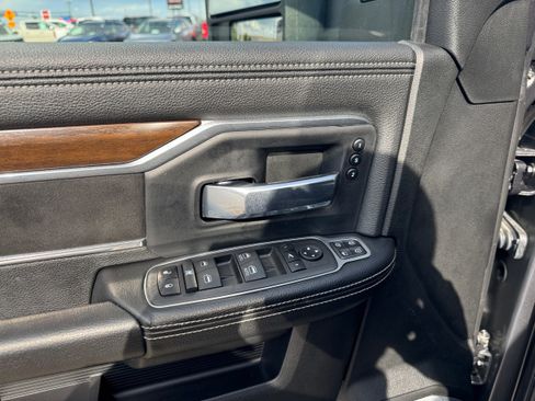 Used 2023 RAM 2500 Laramie AWD/4WD image 16