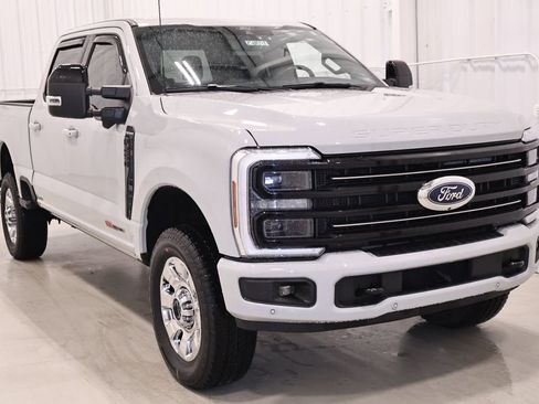 Certified 2025 Ford F250 Platinum w/ Tremor Off-Road Package AWD/4WD image 4