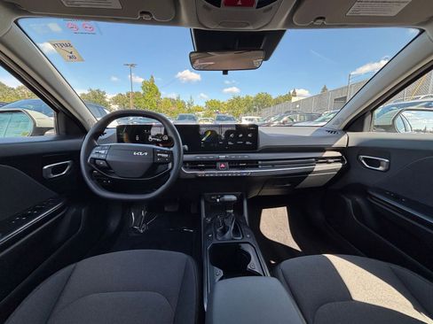 Used 2025 Kia K4 LXS FWD image 32