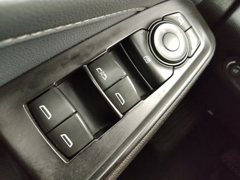 Used 2018 Chevrolet Traverse LT FWD image 27