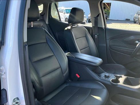 Used 2024 GMC Terrain SLT image 28