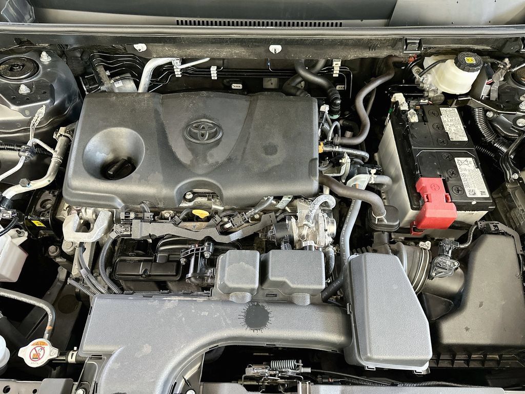 Used 2025 Toyota RAV4 LE AWD/4WD image 28