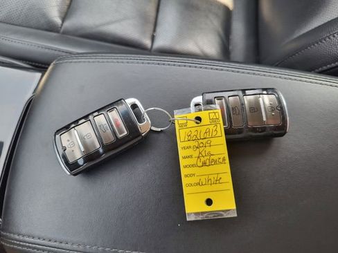 Used 2019 Kia Cadenza Technology image 27