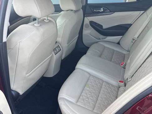 Used 2016 Nissan Maxima Platinum image 12