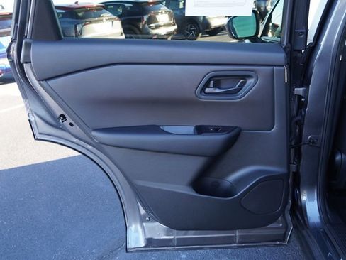 Used 2025 Nissan Rogue S image 16