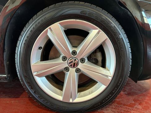 Used 2012 Volkswagen Passat 2.5 SE image 37