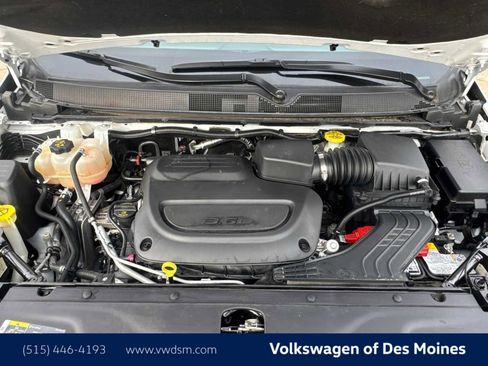 Used 2024 Chrysler Pacifica Limited image 9