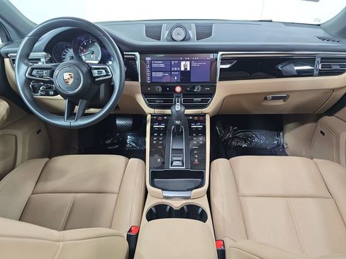 Used 2025 Porsche Macan AWD/4WD image 13