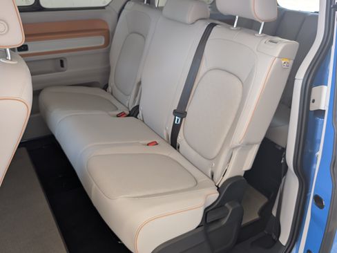 Used 2025 Volkswagen ID. Buzz 1st Edition RWD image 18