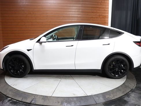 Used 2023 Tesla Model Y Long Range image 23