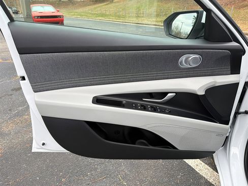 New 2026 Hyundai Elantra Limited image 10