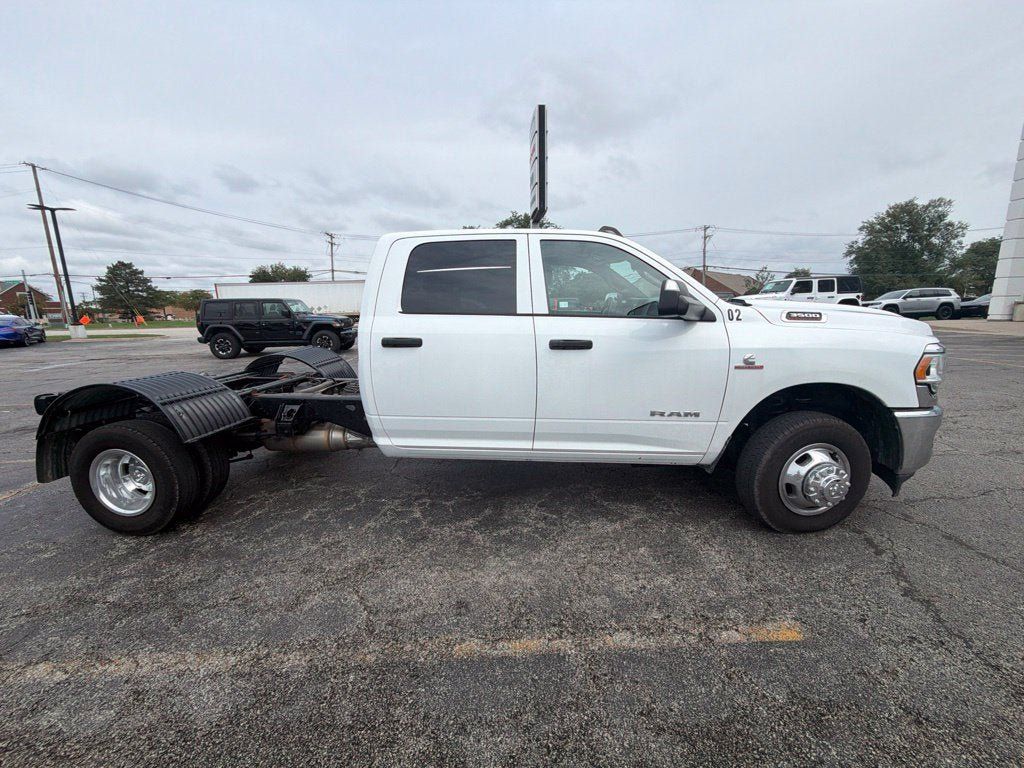 Used 2022 RAM 3500 Tradesman w/ Chrome Appearance Group AWD/4WD image 3