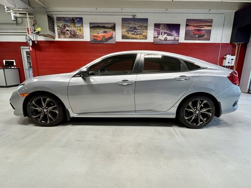 Used 2019 Honda Civic Sport image 2