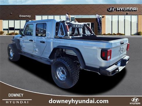 Used 2023 Jeep Gladiator Overland image 4