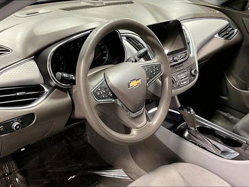 Used 2020 Chevrolet Malibu LT FWD image 15