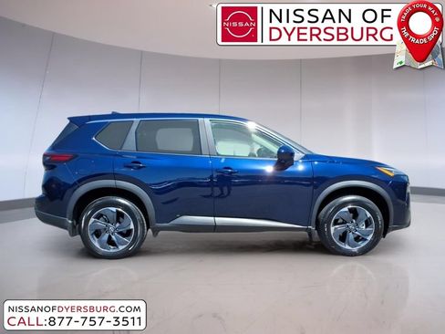 Used 2025 Nissan Rogue SV FWD image 2