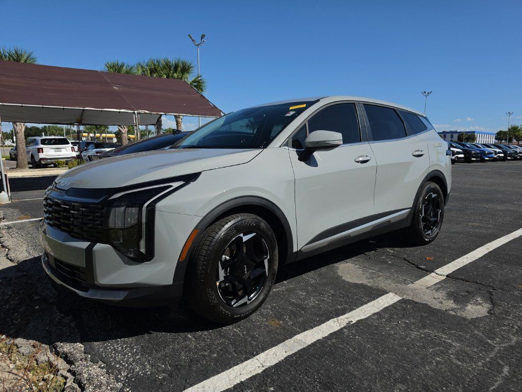 Used 2026 Kia Sportage EX FWD image 5