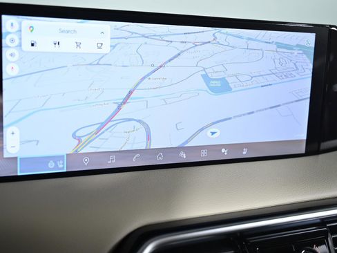 Used 2025 Nissan Armada Platinum image 14