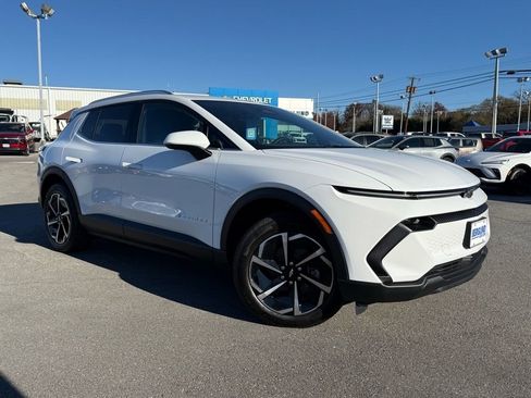 New 2026 Chevrolet Equinox EV LT image 1