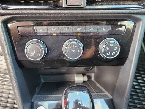 Used 2023 Volkswagen Taos SE image 18