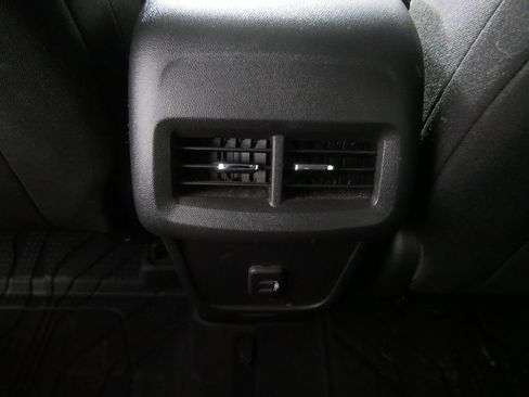 Used 2023 Chevrolet Equinox LT image 17