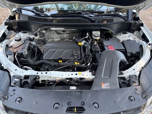 Used 2025 Chevrolet Trax LT image 32