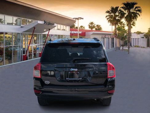 Used 2012 Jeep Compass Latitude w/ Altitude Pkg FWD image 4