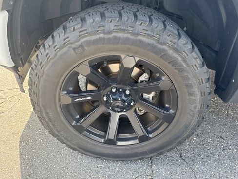 Used 2019 Ford F150 Lariat w/ Equipment Group 502A Luxury AWD/4WD image 14