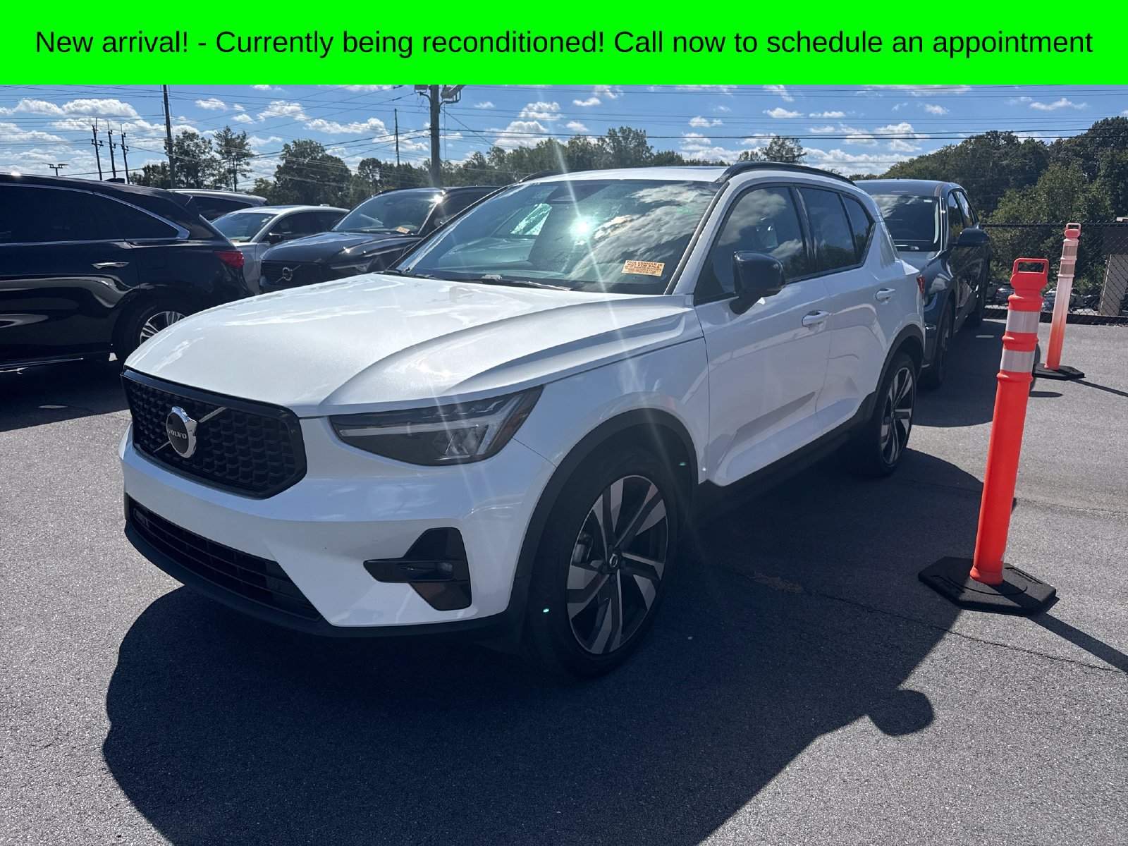Used 2023 Volvo XC40 B5 Plus w/ Protection Package Premier AWD/4WD image 1
