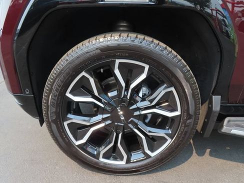 Certified 2025 GMC Sierra EV Denali AWD/4WD image 9