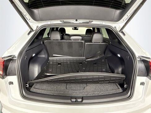 Used 2025 Volkswagen Atlas Cross Sport SEL R-Line image 28