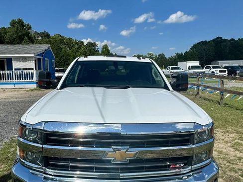 Used 2019 Chevrolet Silverado 2500 LT w/ Z71 Package, Off-Road AWD/4WD image 3