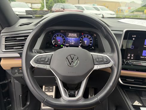 Used 2024 Volkswagen Atlas Cross Sport SEL R-Line AWD/4WD image 33