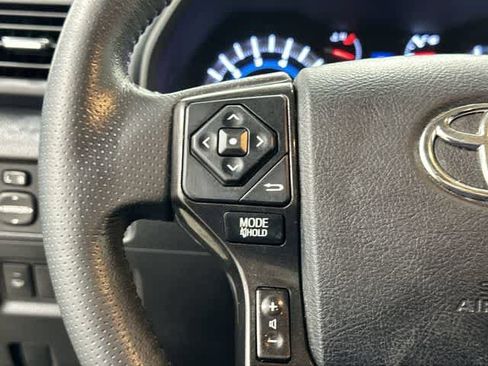 Used 2018 Toyota 4Runner TRD Off-Road AWD/4WD image 17