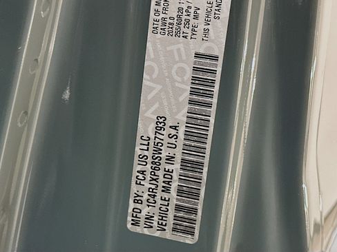 Used 2025 Jeep Wrangler Sahara image 12