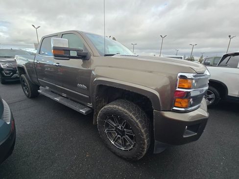 Used 2015 Chevrolet Silverado 2500 High Country image 3