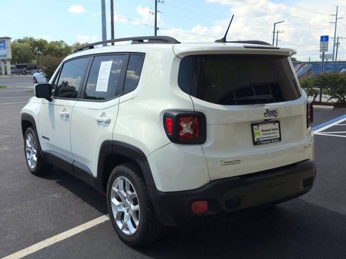 Used 2016 Jeep Renegade Latitude FWD image 7